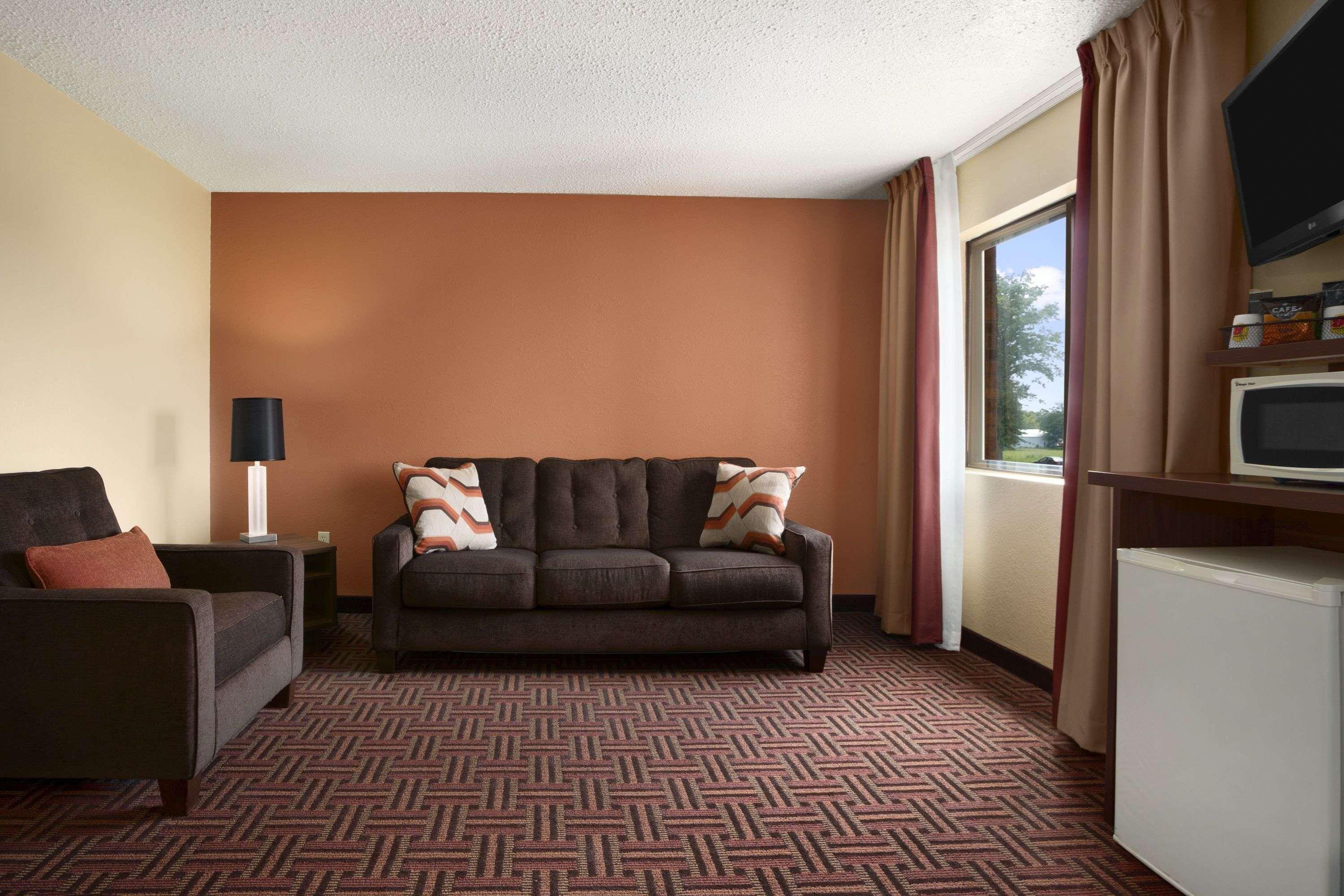 Motel Super 8 By Wyndham Marion Exterior foto